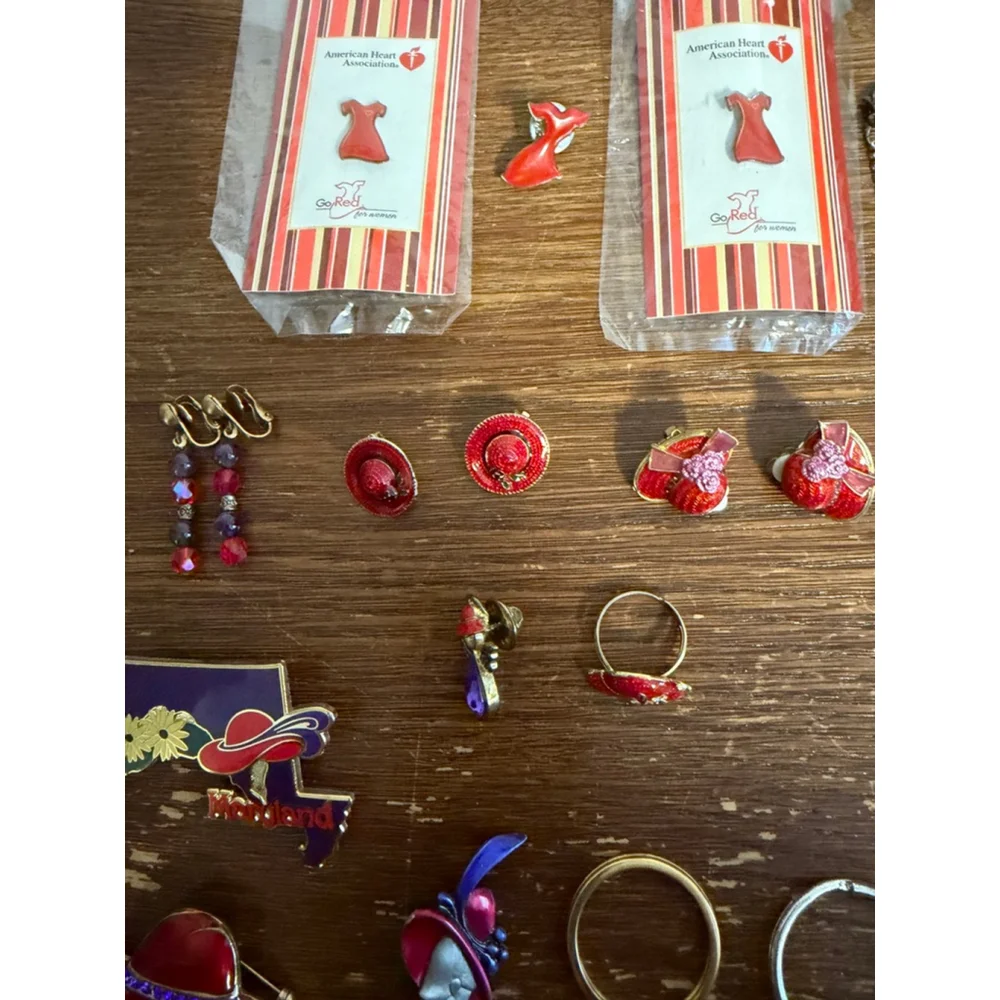 Red Hat Society Jewelry & Accessories Lot Pins Necklaces Keychains Earrings Go R - Picture 5 of 6